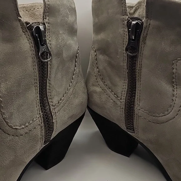 Sam Edelman Louie Fringe Suede Booties. Size 7 - Picture 7 of 9